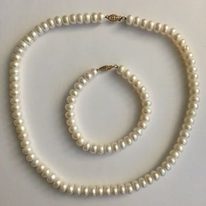 Cultured pearl and bracelet set